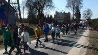 Przemarsz na pobliskiej drodze